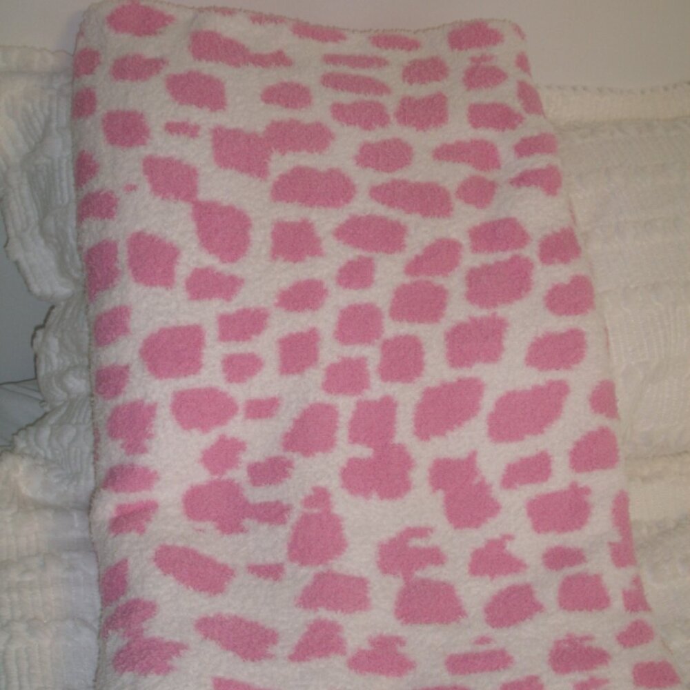Cupcakes & Cashmere Oversized Throw 50x70” Pink White Leopard NEW RARE